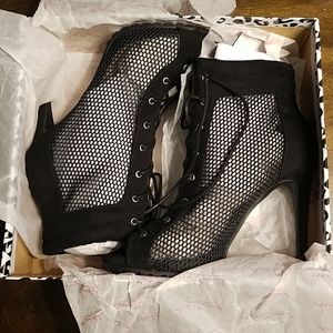 Women's shoes